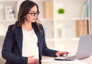 4 Ways to Dress for Work While Pregnant