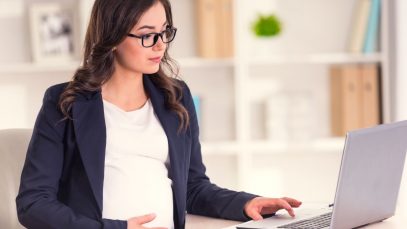 4 Ways to Dress for Work While Pregnant