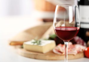 The Best Healthy Snacks To Pair With Wine