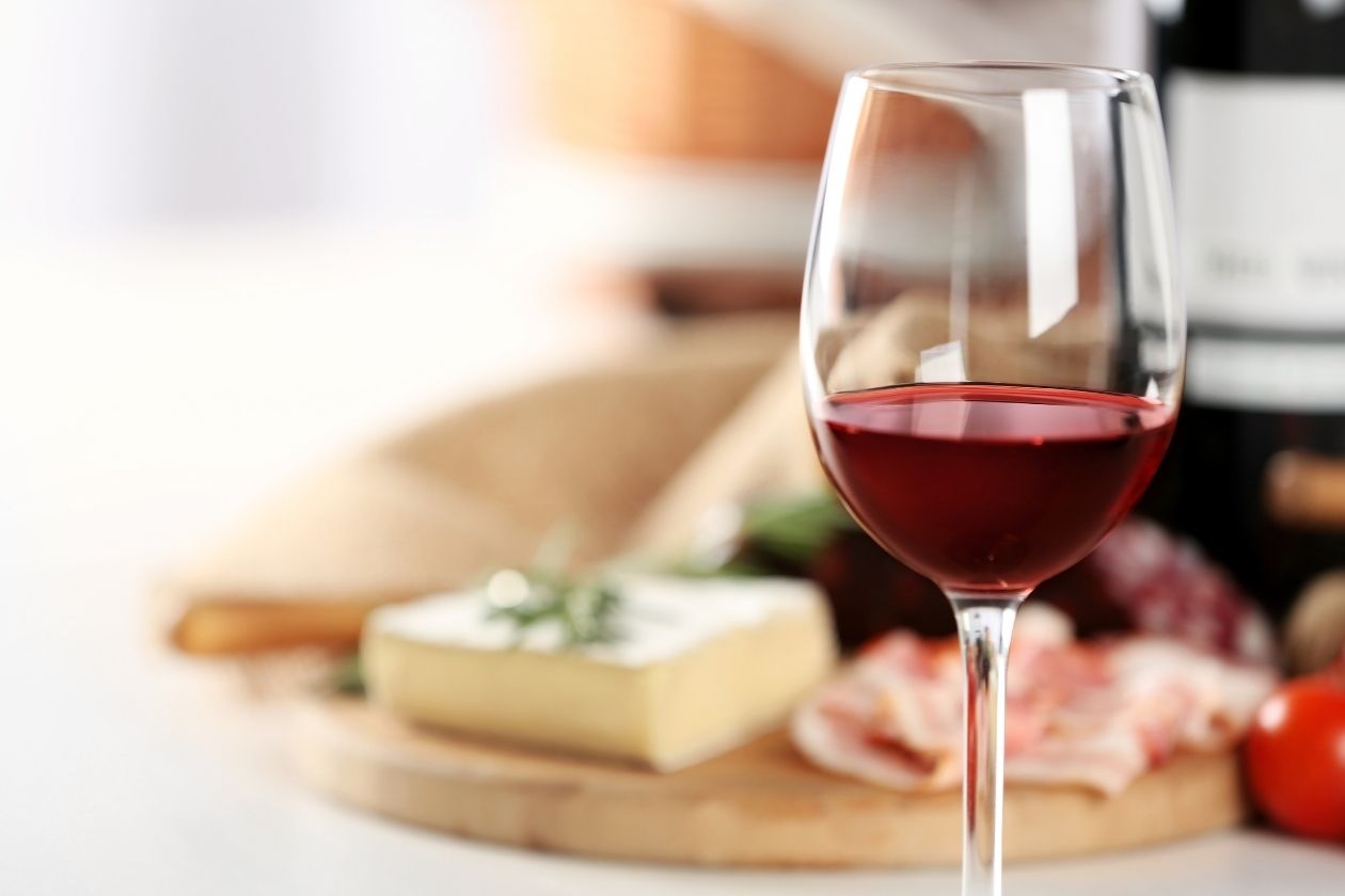 The Best Healthy Snacks To Pair With Wine